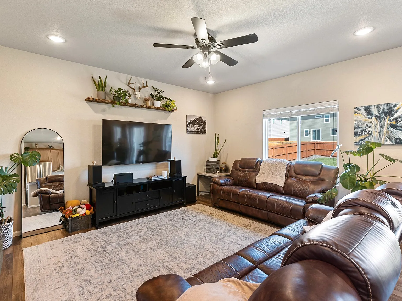4 bed, 3.5 bath, 2876 sqft, $3,400 — Photo 2