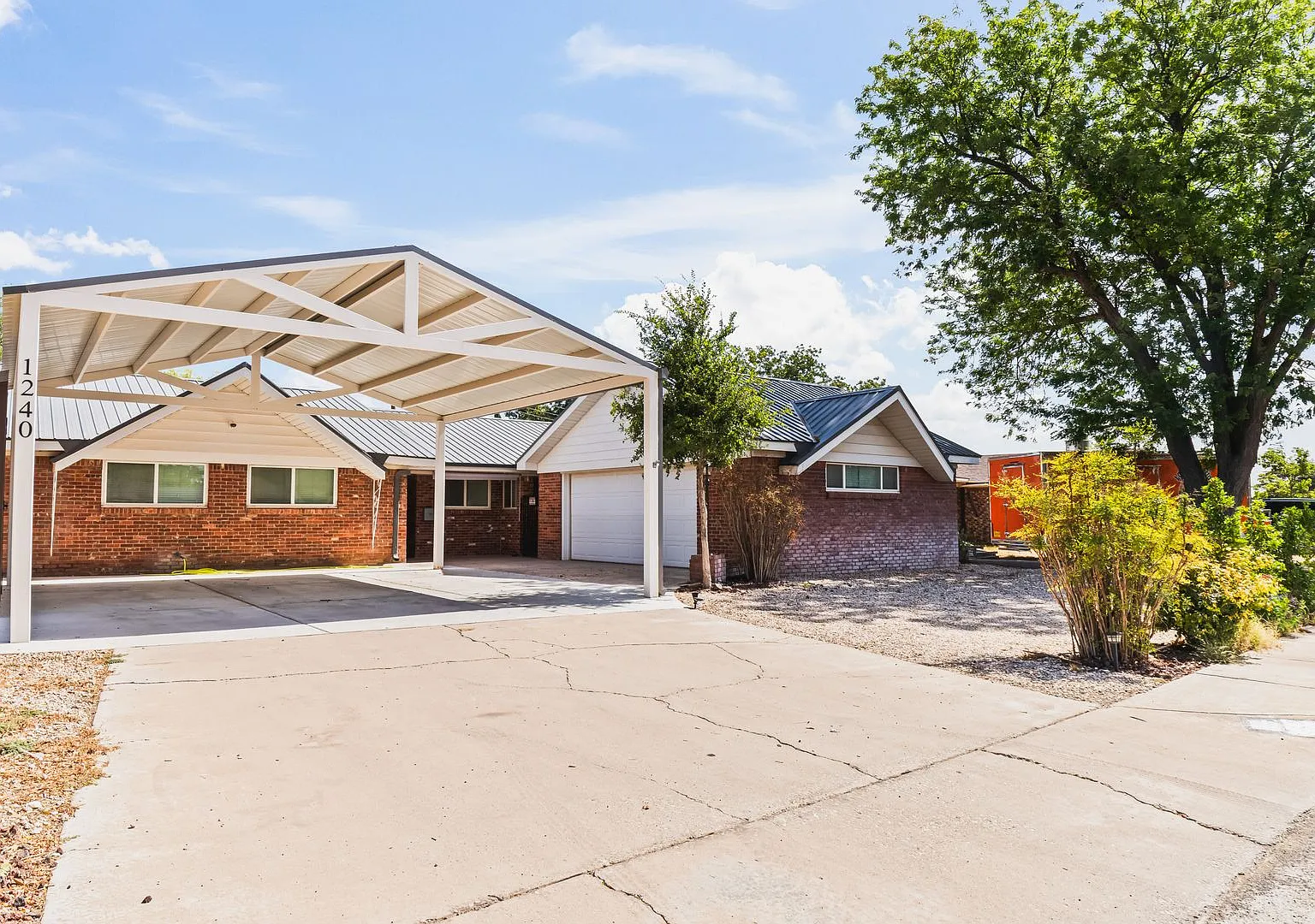 Spacious 3BR/2BA Near the Park! — Photo 1