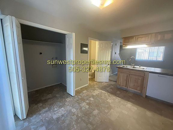 4th image of 1621 Farmington Ave APT 3