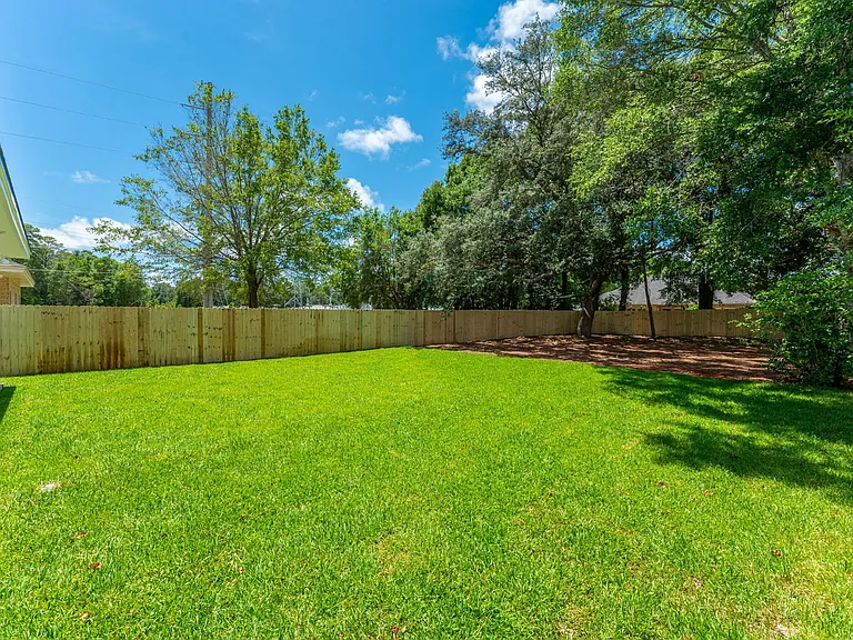 1404 Hickory St — Photo 43