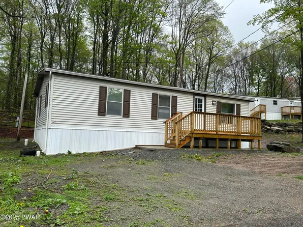 106 York Dr, Greentown, PA 18426