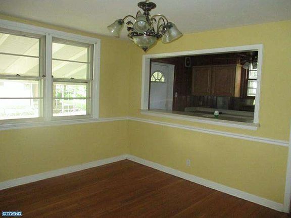 3rd image of 123 W Plumstead Ave