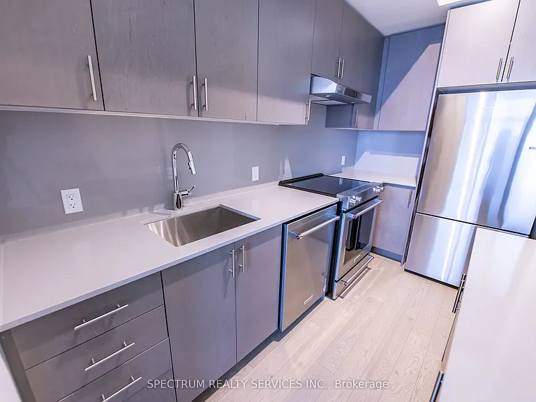 9000 Jane St #Penthouse 119 — Photo 22