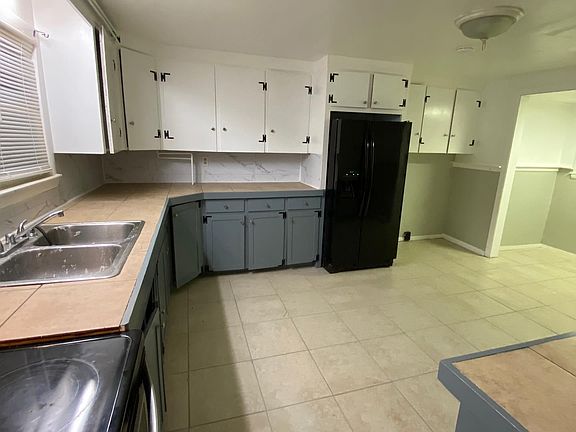 Kitchen (Front)