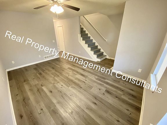 5th image of 1071-1073 Krysti Lane Ln