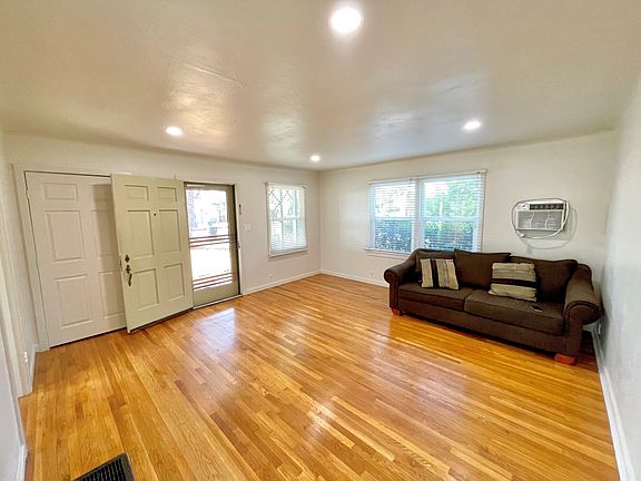 2nd image of 158 Poinsettia Ave