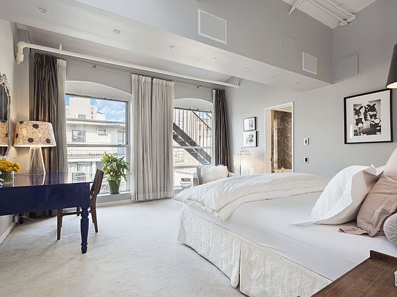 4th image of 61 E 11th St Unit Penthouse