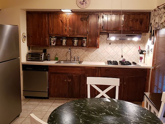 4th image of 15 Rogers Ln