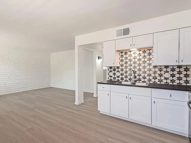 1808 N 31st St #5 — Photo 1