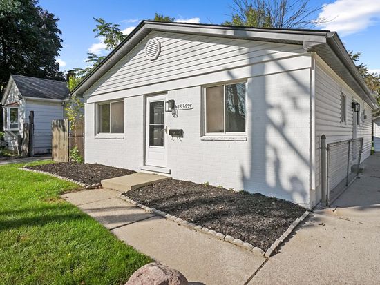 18369 Hazelwood St, Roseville, MI 48066