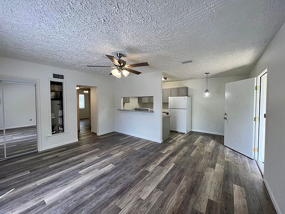 4th image of 118 Lady Bird Ln #B3