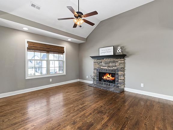 5th image of 3680 Fox Tail Dr