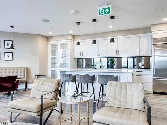 5th image of 155 Caroline St S #1008