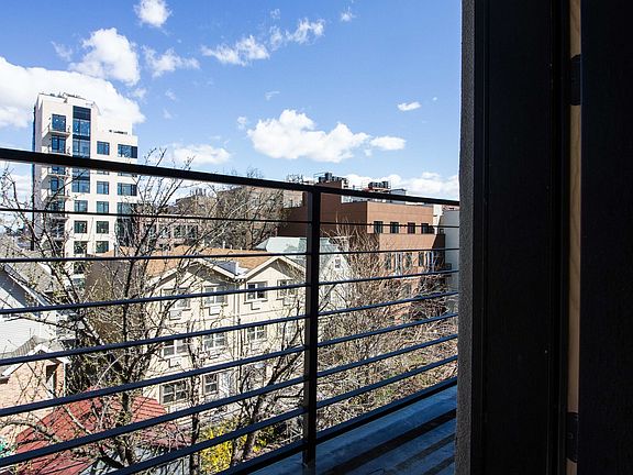 4th image of 225 Winthrop St #2L