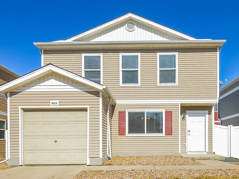 18619 E 46th Pl — Photo 1