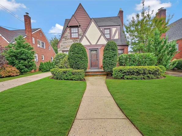 1103 Delmar Avenue, Franklin Square, NY 11010