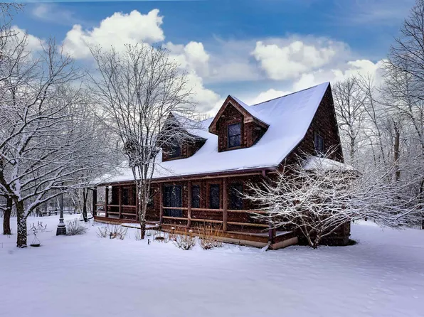 5050 Plummers Point Rd, Oshkosh, WI 54904