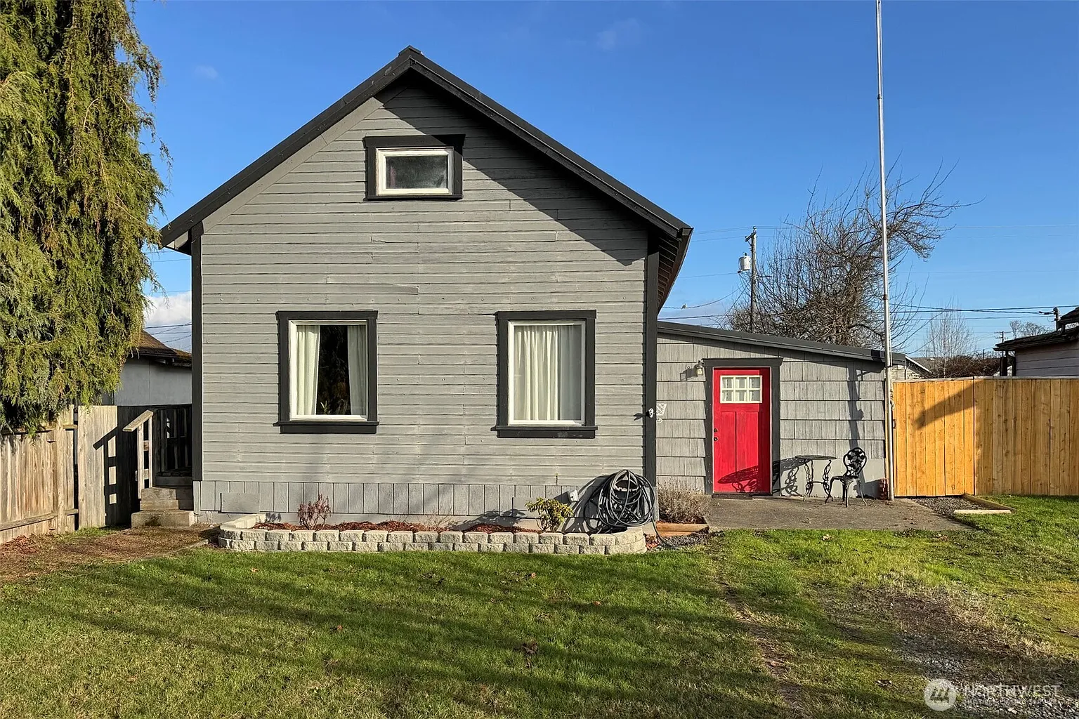 1121 Georgiana Street photo 1