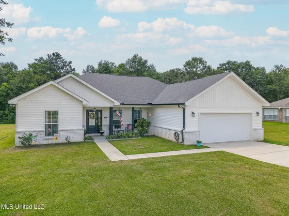 69 Timaquana Dr, Picayune, MS 39466