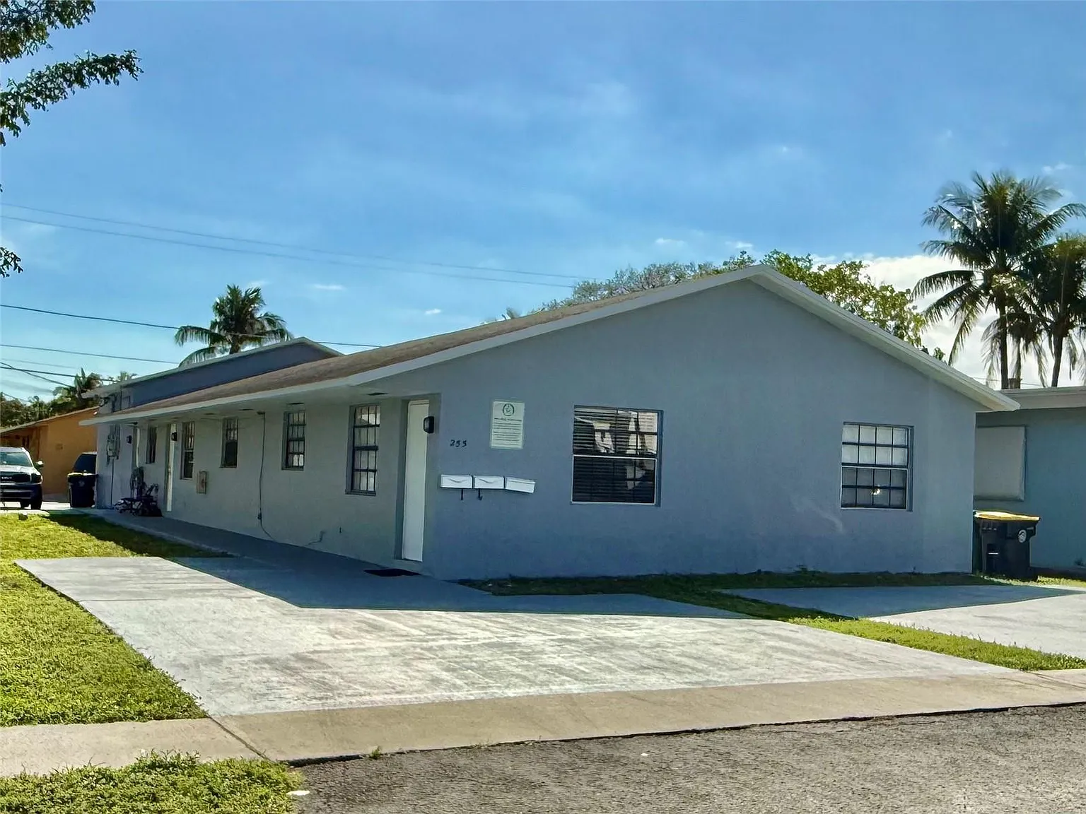 2 bed, 1.0 bath, 900 sqft, $2,400 — Photo 2