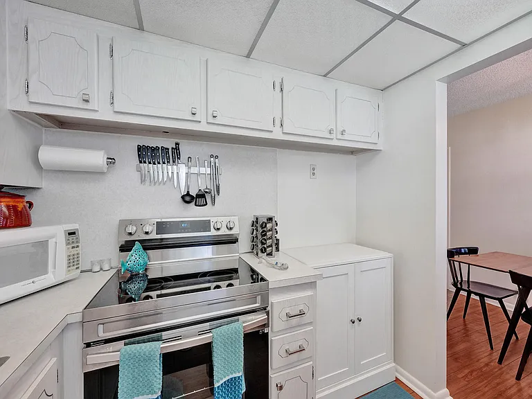 232 Farnham Cres #232-J — Photo 24