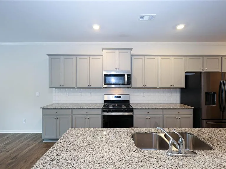 7566 Jennadee Dr — Photo 16