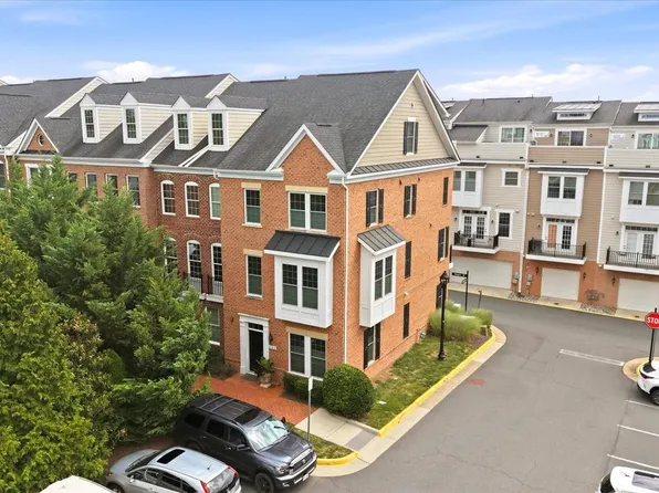 402 Haupt Sq SE, Leesburg, VA 20175