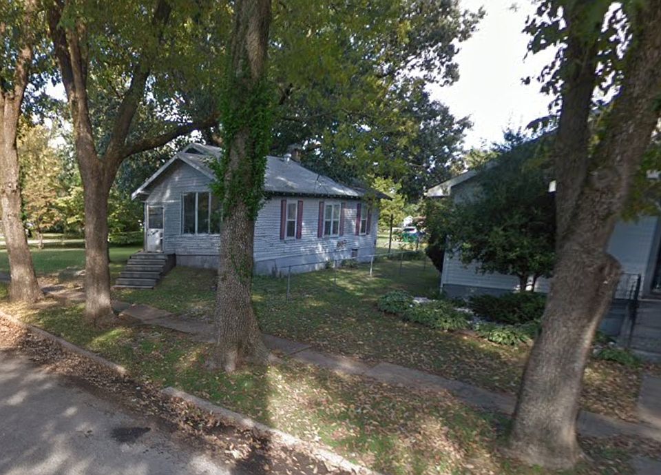 2nd image of 228 N Reader St