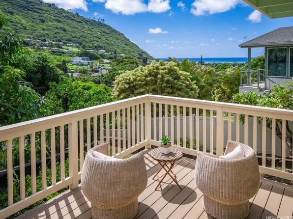 835 Ahuwale St, Honolulu, HI 96821