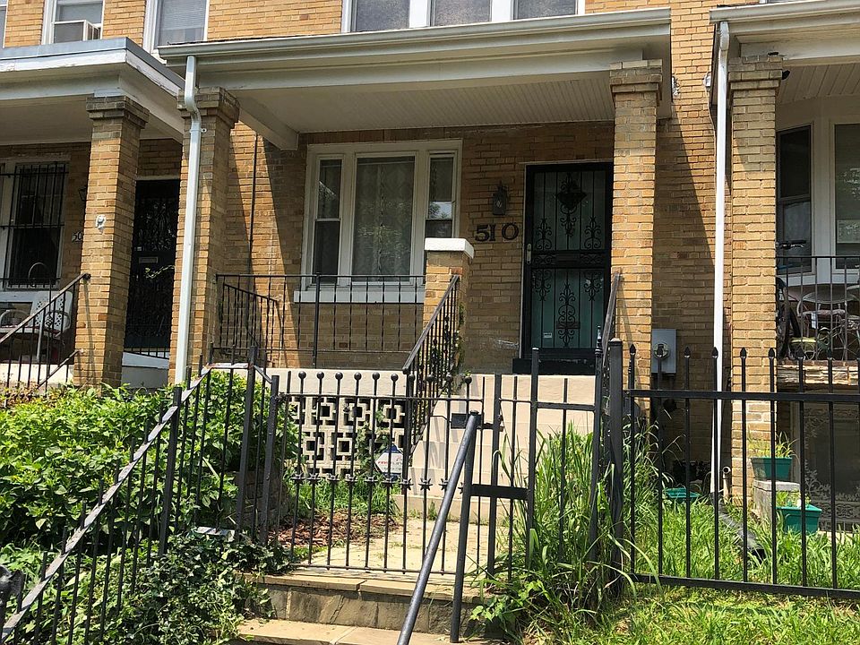Kingman Park Porch Front Row Home