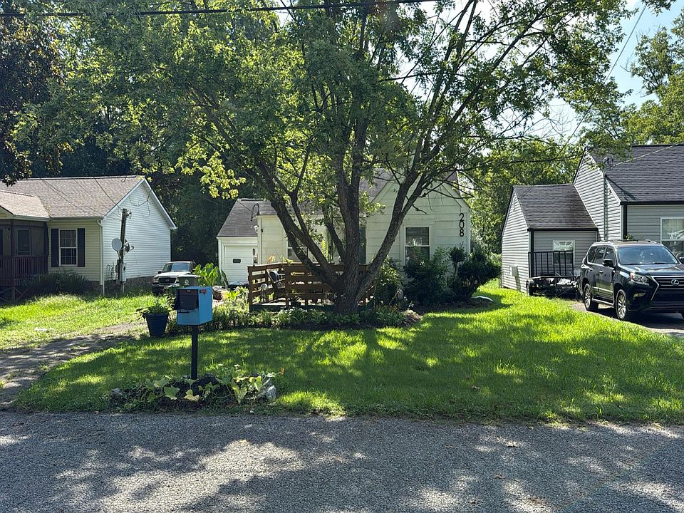 1st image of 208 N Lovell Ave