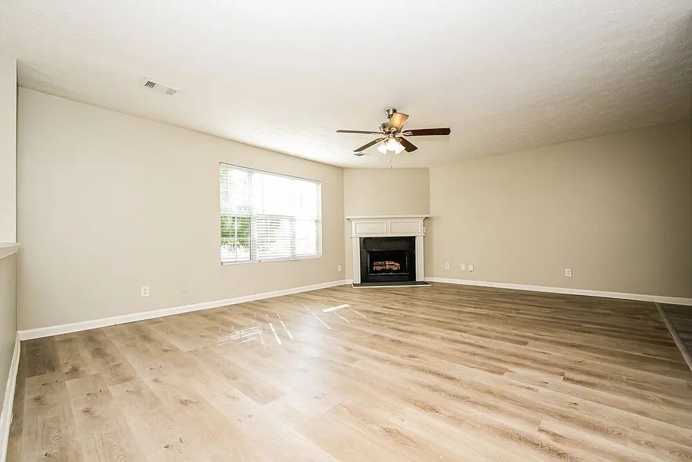 3 bed, 2.0 bath, 1606 sqft, $1,860 — Photo 4