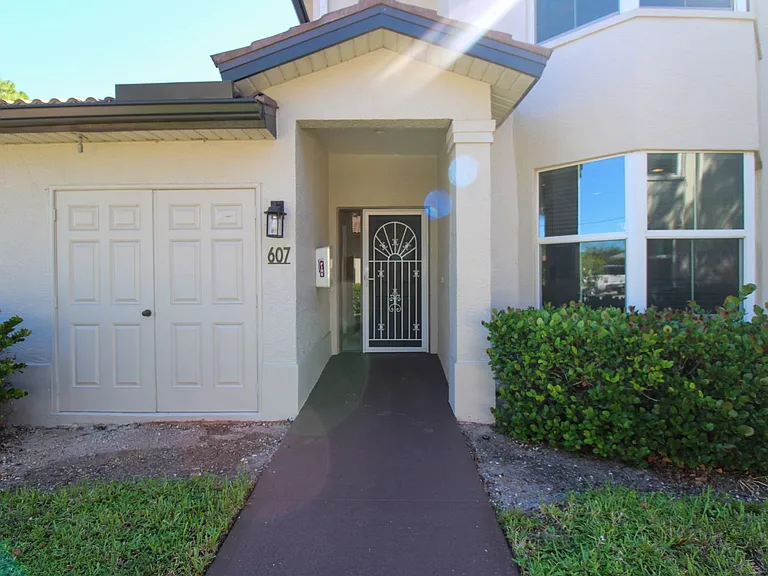 600 Diamond Cir #607 — Photo 2