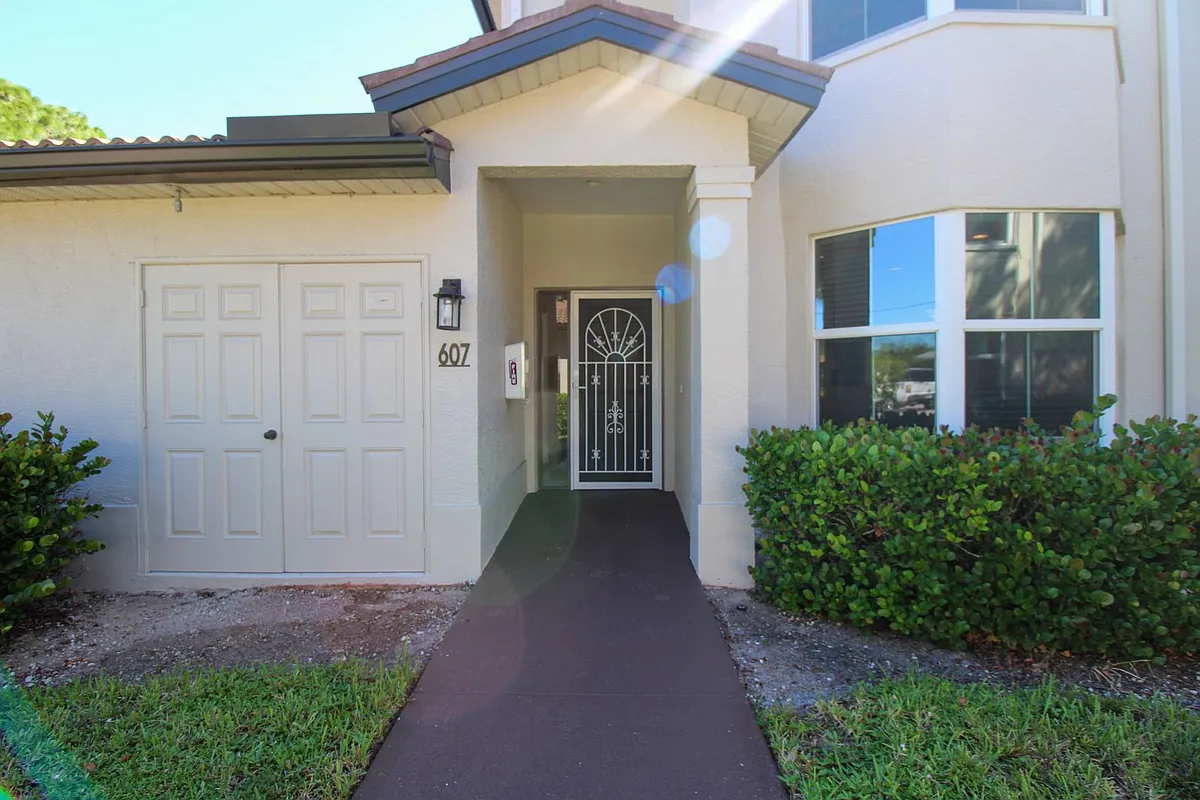 Building Photo - 600 Diamond Cir #607