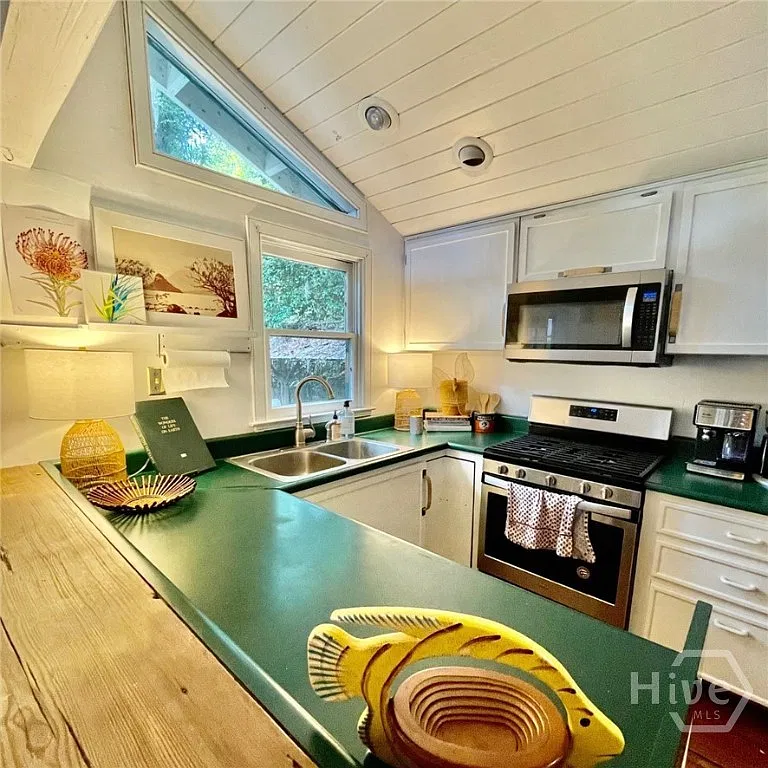 2 bed, 1.0 bath, 950 sqft, $4,000 — Photo 3