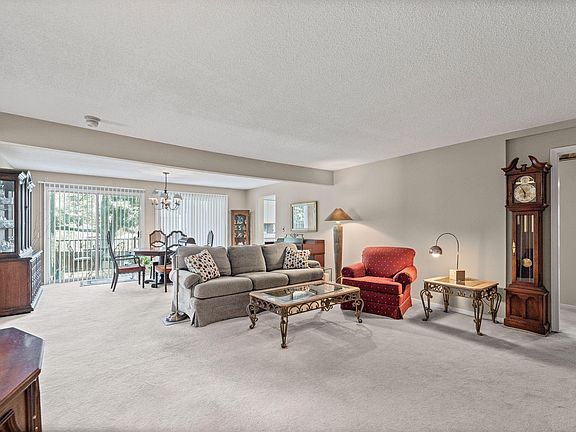 4th image of 2710 Rollins Rd #1-AA