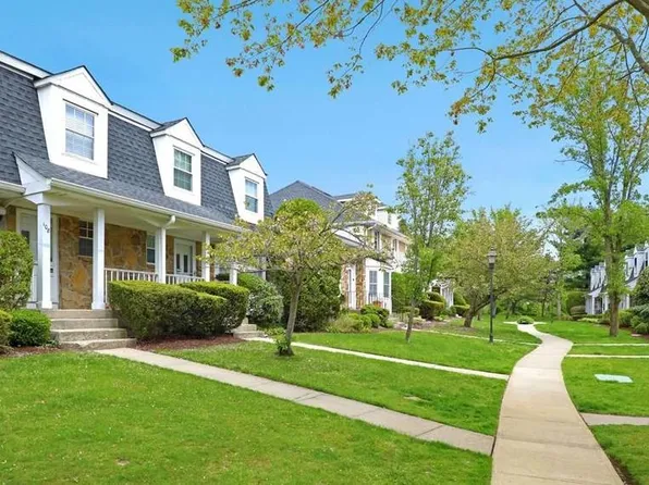 108 Glen Way, Syosset, NY 11791