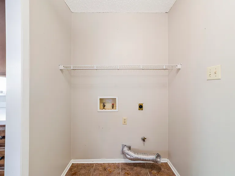 112 Castle Row — Photo 1