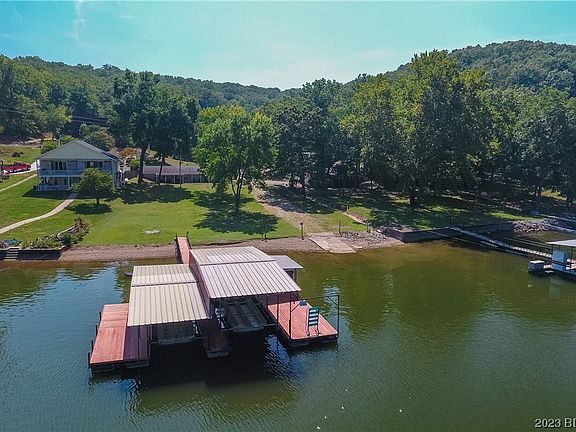 2nd image of 875 Hyde Park Dr