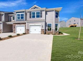 222 Creekview Rd, Hendersonville, NC 28792