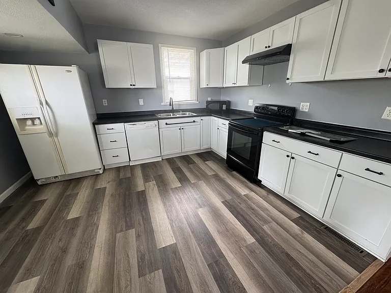 1202 S Buckeye St — Photo 2