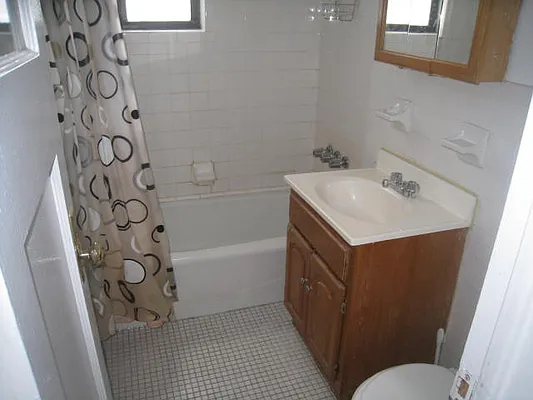 Rented by Alexiou Realty | media 2