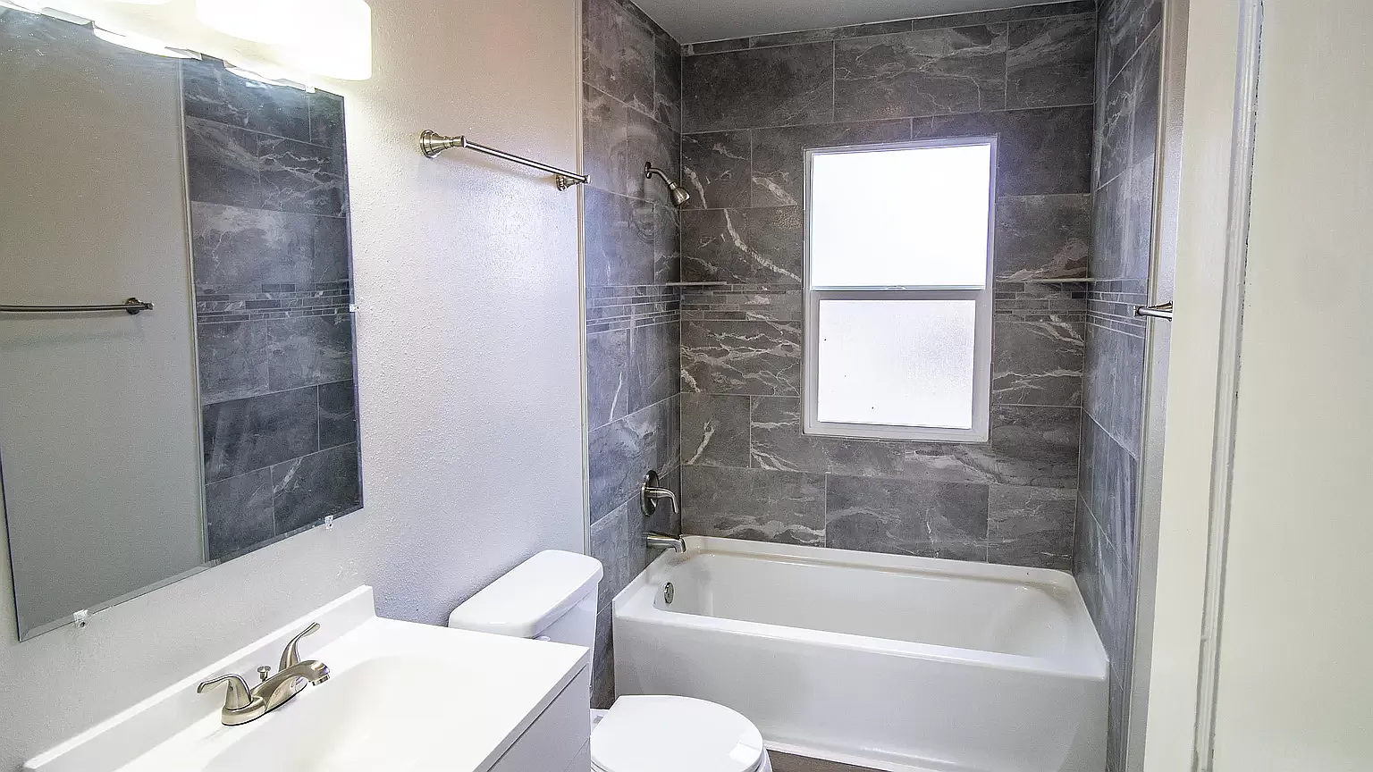 2 bed, 940 sqft, $1,800 — Photo 4