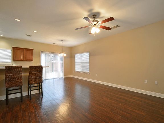 4th image of 6011 Fairway St #B