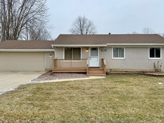 32065 Lakepoint St, Chesterfield, MI 48047