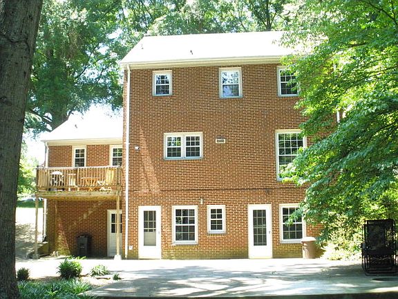 3rd image of 443 Hawthorne Dr