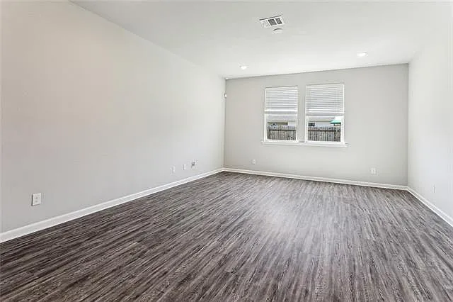4 bed, 3.0 bath, 2208 sqft, $2,575 — Photo 4