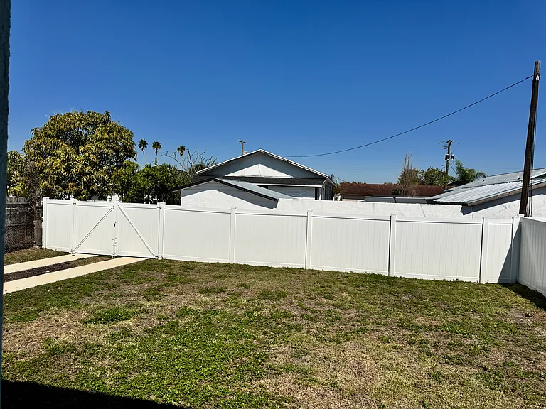 2531 W Walnut St — Photo 4