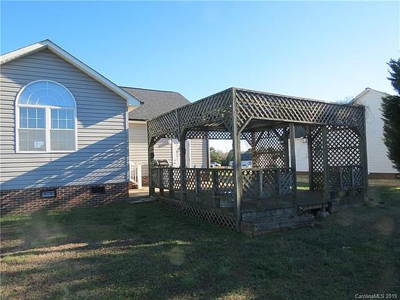 3rd image of 5034 Deer Run Dr