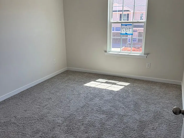 647 13th Avenue Dr NE — Photo 7